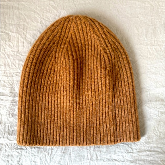 Everlane Cashmere Ribbed Beanie in Camel - Picture 2 of 3